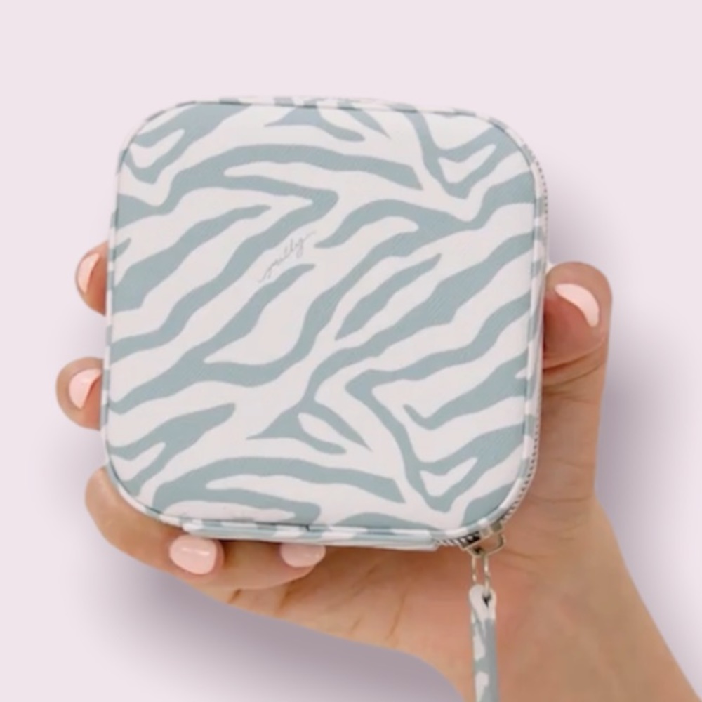 Milly Mini Traveling Jewelry Box - Picture 5 of 7
